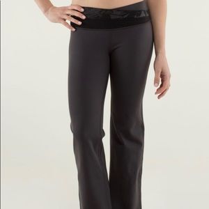 Lululemon Astro Pant (regular) SIZE 4
